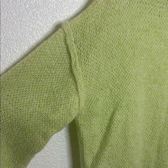 NWT- One Grey Day- Women's key lime Green griffin pullover Sweater- Size Small - Picture 4 of 6